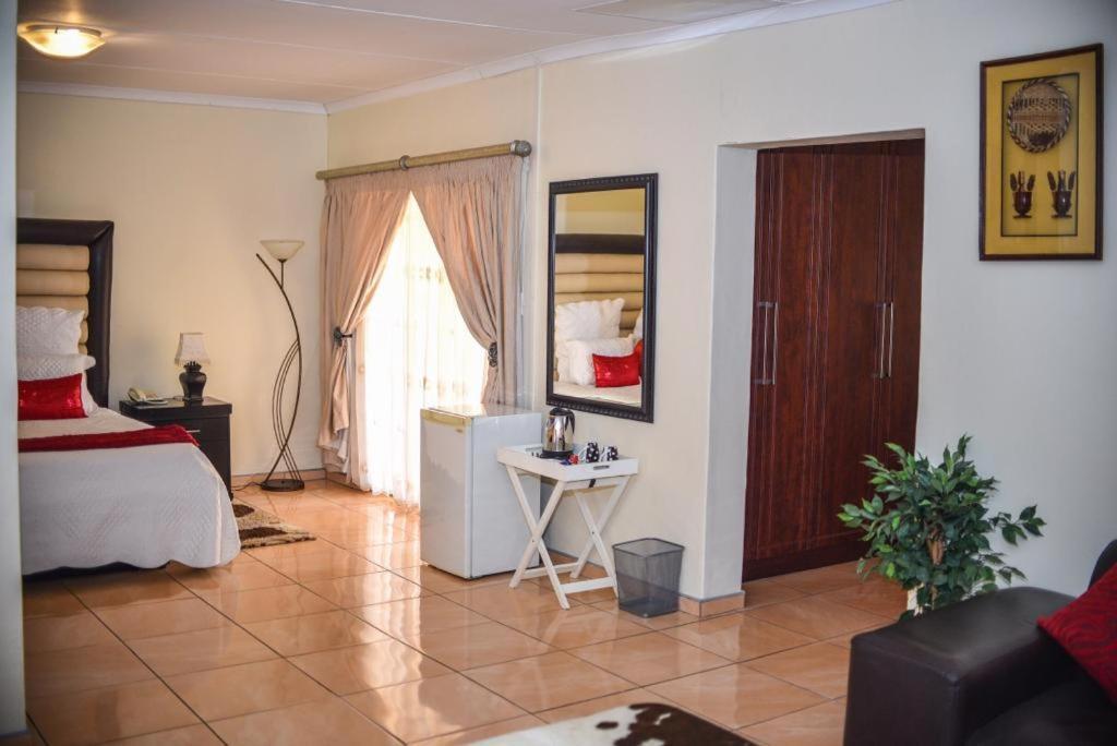 Tshedza Guest Lodge Louis Trichardt Exterior photo